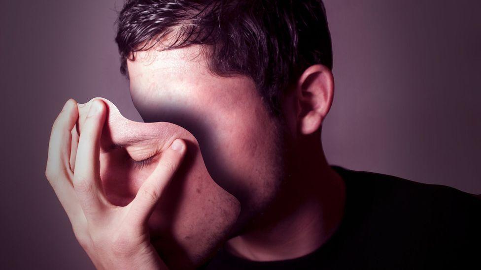How to Read and Interpret Body Language Signs of Betrayal