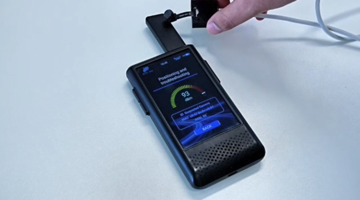TCH-C1Pro touchscreen showing detected Wi-Fi devices and signal strength